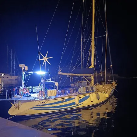 Bateau-hôtel Barca A Vela Pepe *